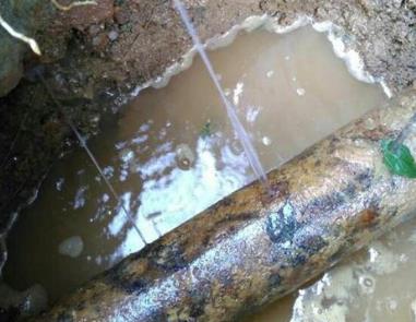 甘井子楼顶渗水维修公司分享下地暖漏水的原因及检测方法。